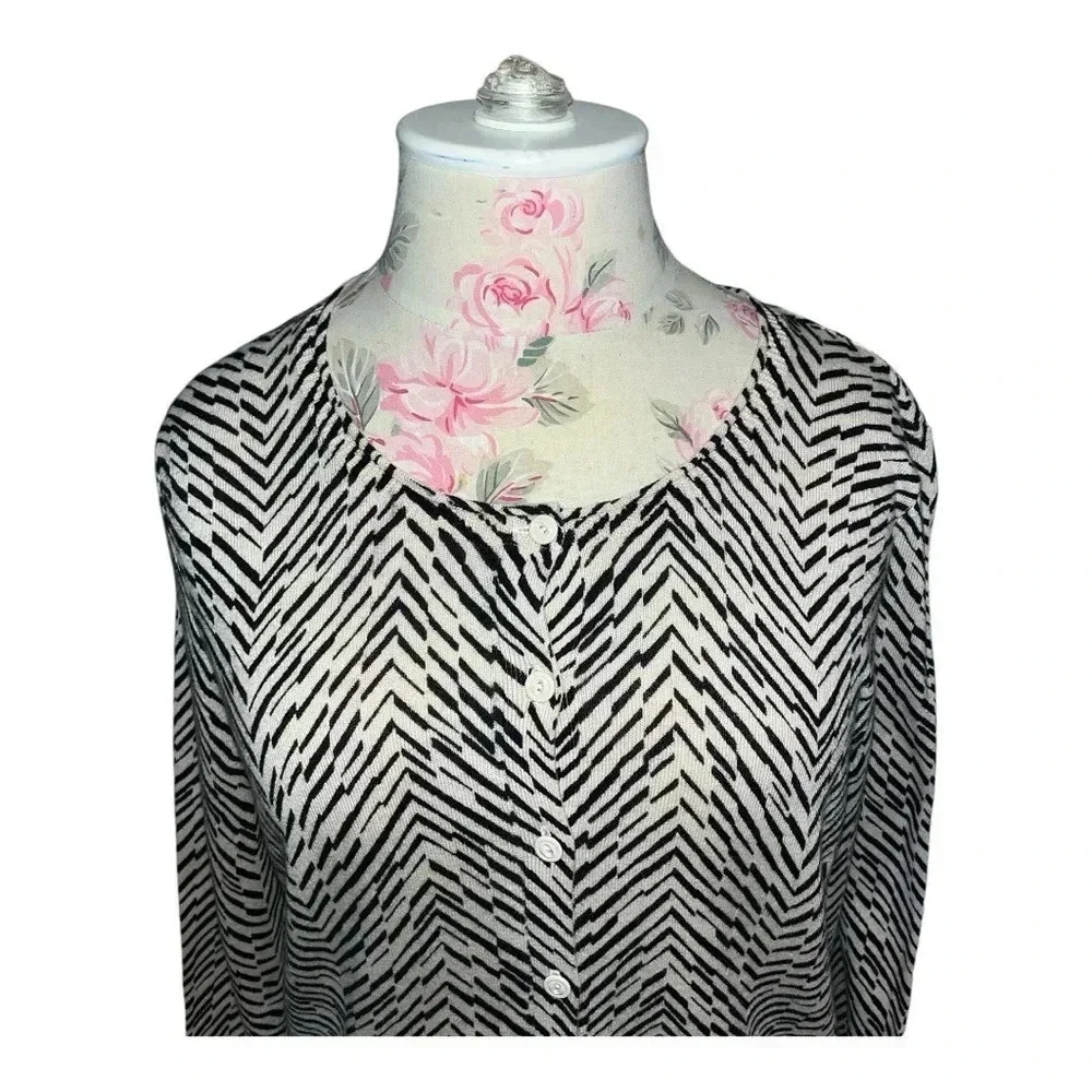 Ann Taylor LOFT Printed Cardigan Size M Black and Cream - Picture 6 of 9